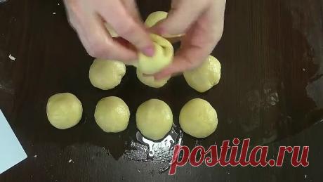 Пирожки из пузырчатого теста, которое подойдет к любой начинке.