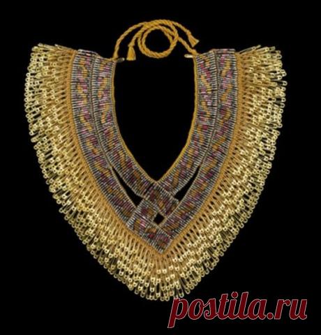 (2) Necklace | Tina Fung Holder. Safety pins, bugle beads, seed beads, cotton yarn, lacquer, nickel and brass | My favs | Безопасные Булавки, Безопас…