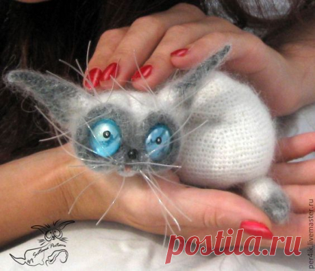 https://www.livemaster.ru/item/1800235-materialy-dlya-tvorchestva-mk-lunnyj-siam-kryuchok-opisanie-vy  -  МК по изготовлению котика