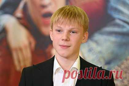 16-летний актер из «Слова пацана» заявил о готовности купить квартиру. 16-летний актер Ярослав Могильников заявил, что собирается купить квартиру в ближайшем будущем. Об этом он рассказал в интервью для YouTube-канала «Макарена». Звезда «Слова пацана», который недавно переехал в Москву вместе с матерью, отметил, что готов приобрести жилье.