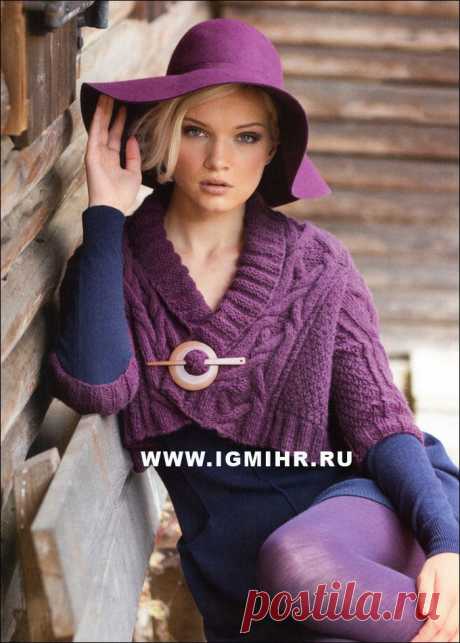 Бордовый жакет-болеро с фантазийной игрой различных рельефных узоров и кос. Спицы.