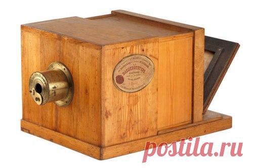 Самый первый фотоаппарат в мире, был создан в 1839 году.