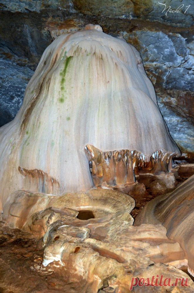 Фото УТЕРЯННАЯ ШАПКА ( сталагмит ВУЛКАН ). Альбом МИР ЧАТЫР-ДАГА, пещера МРАМОРНАЯ - 12 фото. Фотографии Николай 1.