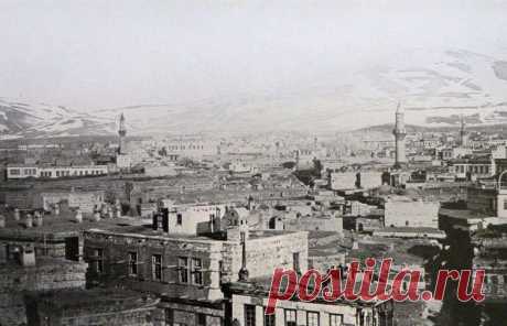 Արևմտյան Հայաստանի մայրաքաղաք Էրզրումը՝Կարին,Թեոդուպոլիս,Արզրում, գտնվում է Էրզրումի դաշտի հարավարևելյան մասում՝Եփրատի և Երասխի ակունքների մոտ՝Այծպտկունք լեռնագագաթից մոտ 4 կմ հյուսիս-արևելք:Էրզրումի նահանգի վարչական կենտրոնը:
Ենթադրվում է,որ Էրզրումի բնիկ Կարին անվանումը էթնիկական ծագում ունի:Դեռևս IVդ. հիշատակվում է որպես մարդաշատ քաղաք: Հայաստանի 387թ. բաժանումից հետո ընկել է բյուզանդական տիրապետության տակ: 421թ. ամրացված և կառուցապատված Կարինը վերանվավել է Թեոդոսուպոլիս:
