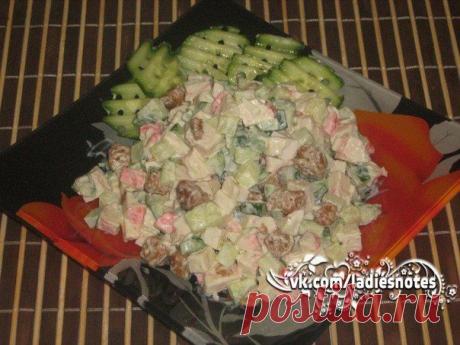 Салат из крабового мяса с огурцом и сухариками | Женский журнал