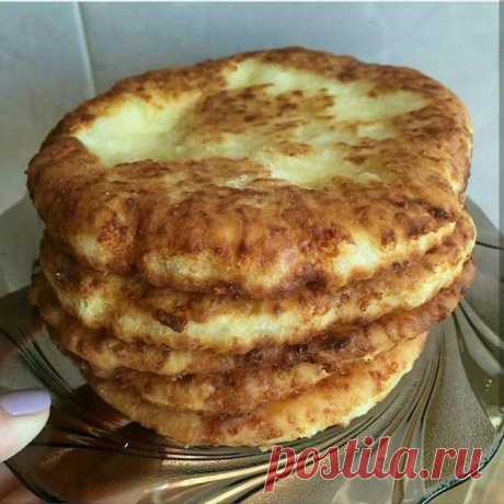 Сырные лепешки

Очень простой и быстрый рецепт приготовления сырных лепешек на сковороде. Лепёшечки получаются вкусными, нежными и, конечно же, сытными. Невероятно легкий, простой и быстрый рецепт. Сырные лепешки на кефире получаются нежными, вкусными и сытными. Моим близким это блюдо понравилось.

Ингредиенты:
Показать полностью…