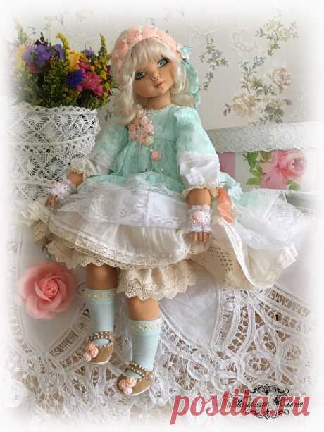 #текстильныекуклы#коллекционныекуклы#авторскиекуклы#artdoll#dollartist#doll#dollmaker#fabricdoll#textiledoll#embroidery#embroidereddoll#interiordoll#clothedoll#handmade#handmadedoll#интерьернаякукла#хендмейд#рукоделие#handmadedoll#кукларучнойработы#коллекционнаякукла#интерьернаякукла#ярмаркамастеров#будуарнаякукла#куклаболтушка#кукольнаяодежда#ручнаяработа#купитькуклу#кукольнаяобувь