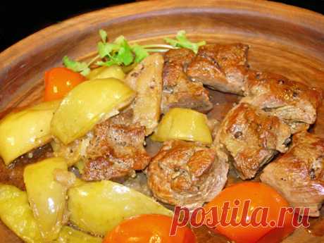 ТУШЕНАЯ ГОВЯДИНА С ЯБЛОКАМИ 






Очень вкусная тушеная говядина с яблоками. Яблоки растворились полностью, но свой след в мясе оставили.









Ингредиенты:



 


Говядина - 500-600 г


Масло сливочное - 2 ст. ложки


Яблок…