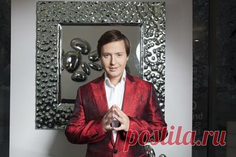 Продюсер рассказал о состоянии Витаса после конфликта в караоке-баре. Продюсер Витаса Сергей Пудовкин рассказал о состоянии певца после конфликта в московском караоке-баре. Пудовкин заявил, что артисту тяжело, и он расстроен, так как понимает, что «агрессия — это путь к саморазрушению». Продюсер считает, что Витасу необходимо помириться с мужчиной, с которым у него произошел конфликт.