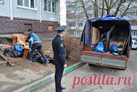 Приставы арестовали квартиру у мужчины за незначительный долг и продали сами себе за копейки | Юридическая консультация | Дзен