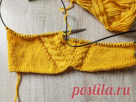 Коса на вырезе: два способа превратить V-горловину интересней Статья автора «Вязание с Татьяной Развязной» в Дзене ✍: В прошлой статье я рассказывала про разные виды горловин в вязаных вещах.