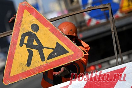 В центре Москвы асфальт ушел под землю. В центре Москвы провалился асфальт. Внимание на случившееся обратил Telegram-канал «Осторожно, Москва». Инцидент произошел в четверг, 11 января, на улице Международной Таганского района столицы. Кусок дорожного полотна ушел под землю возле пешеходного перехода, расположенного у жилого дома № 18/30.