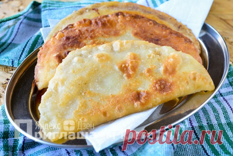 Как приготовить тесто с «пузырьками», как делали раньше в советских чебуречных | Приглашаем к столу | Яндекс Дзен