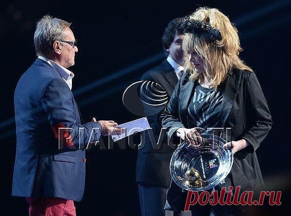 Нам вручении наград.