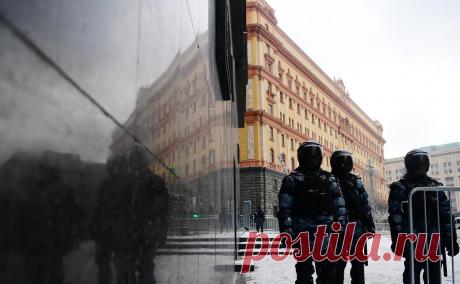 В Москве задержали иностранцев, планировавших взорвать здание ФСБ. В Москве начался суд над пятью иностранцами и одним россиянином — участниками террористической ячейки, — которые намеривались взорвать здание ФСБ на Лубянке. На момент задержания они работали в Москве курьерами и разнорабочими