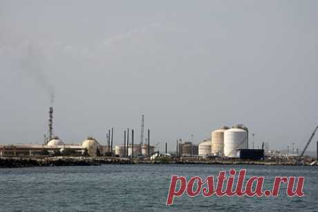 В США раскрыли детали плана по потолку цен на нефть. План «Большой семерки» по введению потолка цен на нефть из России не затронет страны-участницы ОПЕК, сообщило министерство финансов США. Цель меры заключается в ограничении доходов Москвы и не касается других производителей нефти, поскольку приостановка добычи приведет к резкому повышению стоимости топлива.
