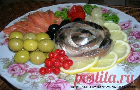 Сервировка солёной сельди