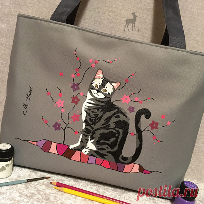 Кошка в серо-розовых тонах: новый макет
#сумкаскошкой #сераясумка #сумкасросписью #кошкаисакура #сумкимосква #сумкищелковская #сумкигольянов #сумкиназаказ #сумкисрисунком #сумкасцветами #красиваясумка #моднаясумка