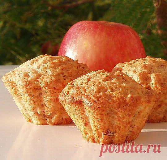 голые рецепты - ЯБЛОЧНЫЕ МАФФИНЫ С ОРЕХАМИ И КОРИЦЕЙ.
