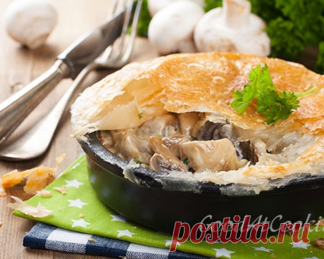 ГРИБЫ, ЗАПЕЧЕННЫЕ ПОД СЛОЕНЫМ ТЕСТОМ