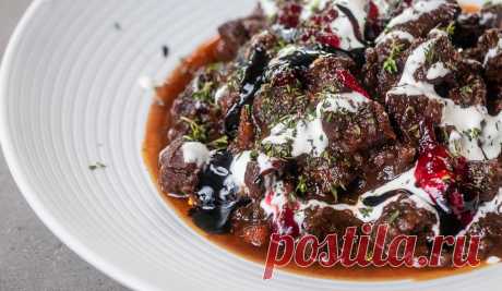 Das beste Gulasch gelingt euch mit einigen Geheimtricks, die euch Valentin Vögele zeigt. Für mehr Geschmack und die perfekte Sauce.
