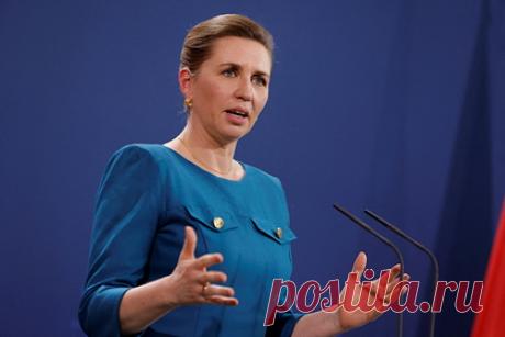 Дания пообещала вновь поставить оружие на Украину. Власти Дании готовы вновь поставить на Украину партию оружия, однако пока не станут делиться подробностями на этот счет. Об этом заявила премьер-министр страны Метте Фредериксен. По ее словам, у королевства есть желание помочь Украине, и оно отправит вооружение после того, как согласует этот вопрос с союзниками.