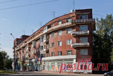 Достопримечательности города Иванова с фото и описанием Иваново с первых минут пребывания поражает туристов умиротворением. Благодаря этому у приезжих возникает ощущение, что они попали в тихий, спокойный и очень уютный городок, из которого не хочется уезж...