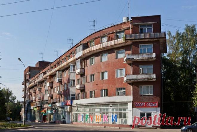 Достопримечательности города Иванова с фото и описанием Иваново с первых минут пребывания поражает туристов умиротворением. Благодаря этому у приезжих возникает ощущение, что они попали в тихий, спокойный и очень уютный городок, из которого не хочется уезж...