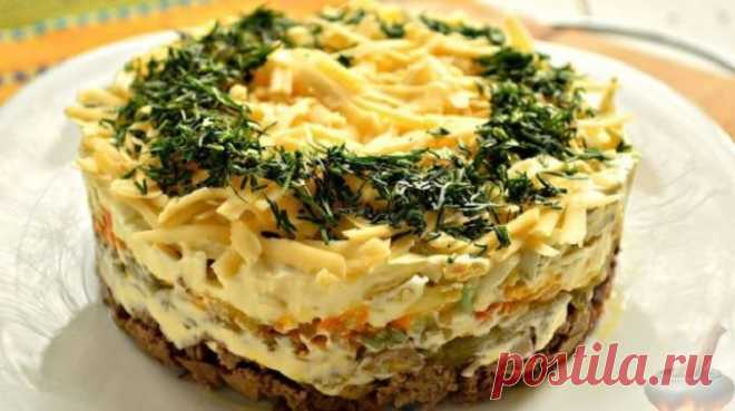 Самый нежный салат с куриной печенью не отнимет много времени на приготовление, а вкус вас приятно удивит
