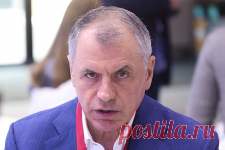 В Крыму назвали эвакуацию после взрывов на полигоне перестраховкой. Спикер парламента Крыма Владимир Константинов назвал перестраховкой эвакуацию жителей четырех населенных пунктов после взрывов на военном полигоне в Кировском районе. Он отметил, что граждане смогут вернуться в свои дома, когда будут ликвидированы последствия пожара на объекте.