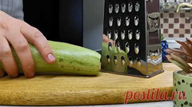 У меня все кабачки сейчас уходят на вкуснейшие котлеты. Часть съедаем сразу, остальное в морозилку и зимой едим - Будет вкусно - Медиаплатформа МирТесен