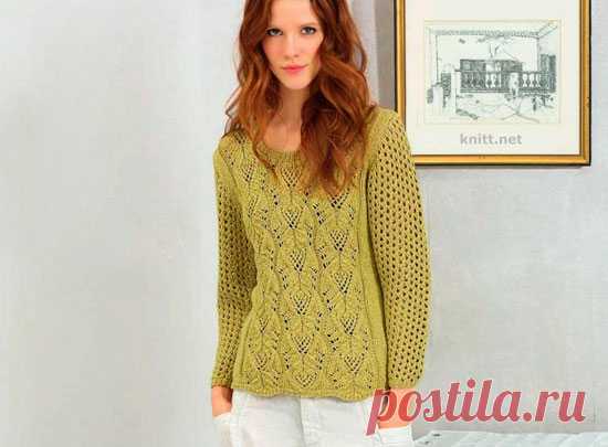 Пуловер цвета карри Пуловер цвета карри выполнен спицами из смесовой пряжи, шерсть и хлопок отлично объединяются в ансамбль и создают комфорт в любую погоду.