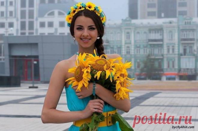 Такі, як ти, не дивляться услід,
Коли розлука забирає душу,
І небо помирає на землі,
Лишаючи на пам’ять чорні ружі.