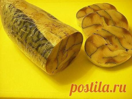 СКУМБРИЯ ПО РЕЦЕПТУ «СТАРОГО МОРЯКА»

Кстати, так солить можно любую рыбу – кильку или селедку. 

Ингредиенты:
Скумбрия – 1 штука;
Соль – 1 столовая ложка;
Чеснок – 2 долька на филе;
Укроп, 
черный перчик молотый, 
Лавровый лист.
По желанию: майонез, горчица, сливочное масло.

Приготовление:

Как только рыба немного растает (если есть свежепойманная – отлично) хорошенько промыть, отрезать хвост, голову и плавники. Снять со скумбрии кожицу (это не сложно, кожа снимается сло...