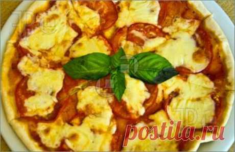 Pizza Margarita Picture. Stock Picture at FeaturePics.com