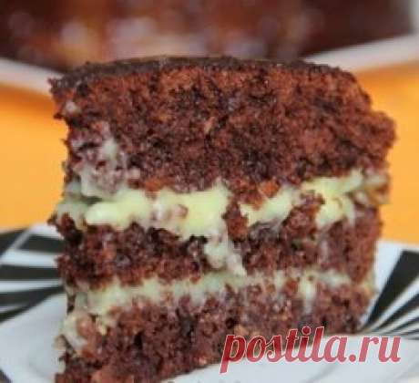 Сумасшедший пирог "Crazy Cake".
Для приготовления сумасшедшего пирога "Crazy Cake" нам понадобится:
2 стакана молока;
2 стакана муки;
1,5 стакана сахара;
6 ст. л. какао;
4 ч. л. разрыхлителя.
Для крема:
2 стакана молока;
1 стакан сахара;
3 ст. л. муки;
1 яйцо.
Приготовление сумасшедшего торта:
1. Смешать все сухие ингредиенты входящие в состав бисквита: муку, сахар, какао и разрыхлитель.
2. Сухие ингредиенты залить теплым молоком и слегка перемешать, взбивать долго не нужно.
3. Вылить тесто