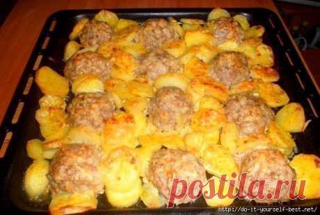 Мясные &quot;ёжики&quot; с картошкой под сыром.