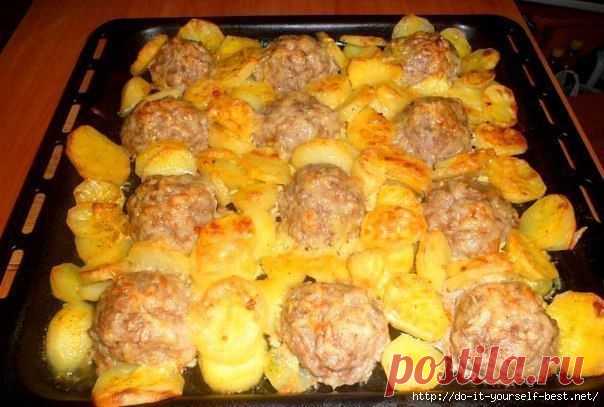 Мясные "ёжики" с картошкой под сыром.