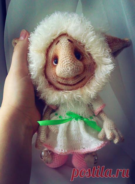 PDF Домовёнок крючком. FREE crochet pattern; Аmigurumi doll patterns. Амигуруми схемы и описания на русском. Вязаные игрушки и поделки своими руками #amimore - домовой, домовёнок, brownie, folletto buono, duszek, бровние, çikolatalı kek, домовик, tonttu, šotek, pruun. Amigurumi doll pattern free; amigurumi patterns; amigurumi crochet; amigurumi crochet patterns; amigurumi patterns free; amigurumi today.