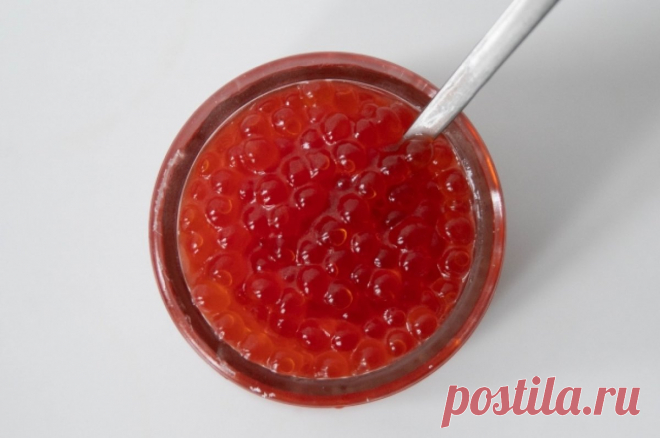 Эксперт Панин: стоимость красной икры снизится к масленице. Большой объем производства красной икры в текущем году поспособствует снижению цен на этот продукт, но не ранее февраля 2024 года.