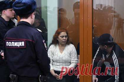 Фигурантка дела о теракте подралась с обвиняемой в госизмене в СИЗО «Лефортово». Фигурантка уголовного дела о теракте в метро Петербурга Шохиста Каримова (внесена Росфинмониторингом в список террористов и экстремистов) во время пребывания в СИЗО «Лефортово» подралась с сокамерницей, обвиняемой в госизмене. Об этом рассказывает в своей статье член СПЧ Ева Меркачева.