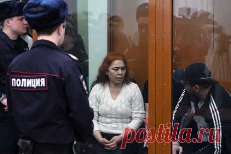 Фигурантка дела о теракте подралась с обвиняемой в госизмене в СИЗО «Лефортово». Фигурантка уголовного дела о теракте в метро Петербурга Шохиста Каримова (внесена Росфинмониторингом в список террористов и экстремистов) во время пребывания в СИЗО «Лефортово» подралась с сокамерницей, обвиняемой в госизмене. Об этом рассказывает в своей статье член СПЧ Ева Меркачева.
