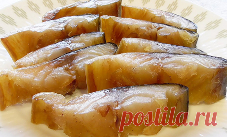 Вместо привычного засола скумбрии, вялим из нее балык. Подвешиваем в холодильнике на 2 дня