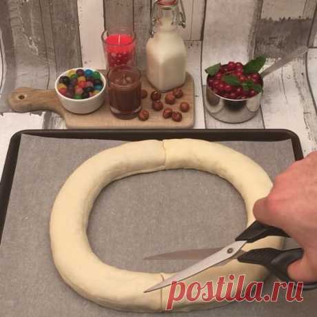 LA COURONNE DE GUI AU NUTELLA ! 🎄 une fin d'année encore plus gourmande 🤤 #nutella #dessert #noel #christmasfood #instafood #foodoftheday #chefclub #chefclubtv 📔 Lien pour commander le livre dans la bio 📔 ... 📷 Fais une photo de cette recette quand tu l'as reproduite et montre-la nous en utilisant le hashtag "eatchefclub" ! 📷