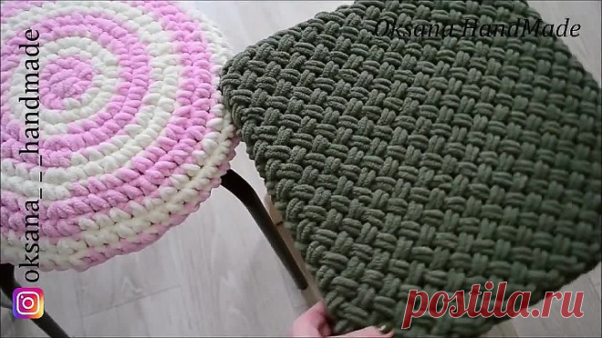 Чехол на круглый табурет из Alize Puffy Fine.