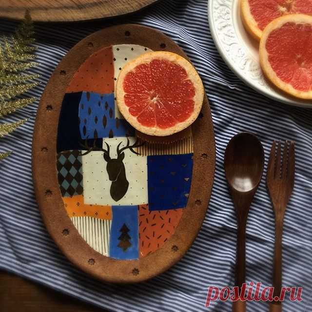 Живет в новом доме🙏🏻🦌❤️ #олень#золото_квр#блюдоручнойработы#подарок#ручнаяроспись#графика#сказка#иллюстрация#природа#сказка#керамика#современноеискусство#керамика_в_радость#искусство#подарокнановыйгод#фудблогер#красота#лесныемотивы#красиваяпосуда#природа  #contemporaryart#handmade#pottery#beautifulpottery#homedecor#deer#workinprogess#dish#illustration#beautiful#gold