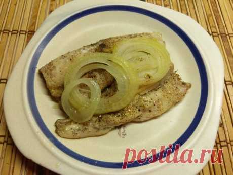 Рыба хек, запеченная в духовке со специями