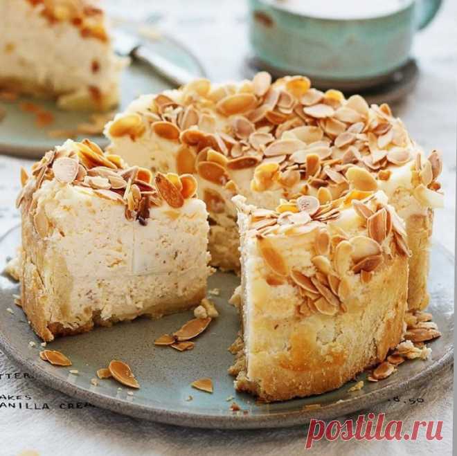 🍰Чизкейк под миндальными лепестками 🍰Чизкейк под миндальными лепестками

рубрика - #тортдеко_рецепты
автор - zel_cakes

🍥Для основы (форма 16 см):

Масло сливочное 80 г, взбить с сахарной пудрой  75г, добавить яйцо 20г, еще раз взбить.
Добавить муку  150 г, ( часть ее можно заменить миндальной мукой) ,соль 4 г, аккуратно перемешать вручную.
Убрать тесто в холодильник минимум на 30 минут .
Выложить в форму, распределить по дну и стенкам. Выпекать при t 180 град. 10-12 ми...