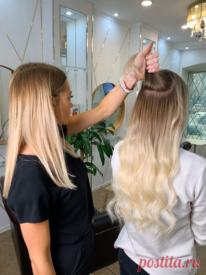 Один из страхов клиентов - это цветовая граница между своими волосами и нарощенными. Многие допускают серьезную ошибку, полагая, что наши волосы полностью однотонные. Это не так. Они сочетают несколько полутонов, а мастер выступает как волшебник, который тон в тон наколдует вам наращивание. Мы всегда комбинируем несколько оттенков в одну прядь - так никогда и ни при каких обстоятельствах не будет перехода между родными и донорскими локонами. Еще больше полезностей на нашем сайте: