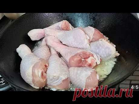 Простой и вкусный рецепт на каждый день!
Сочные куриные голени, нежный картофель и аромат специй – всё готовится быстро и без лишних хлопот.